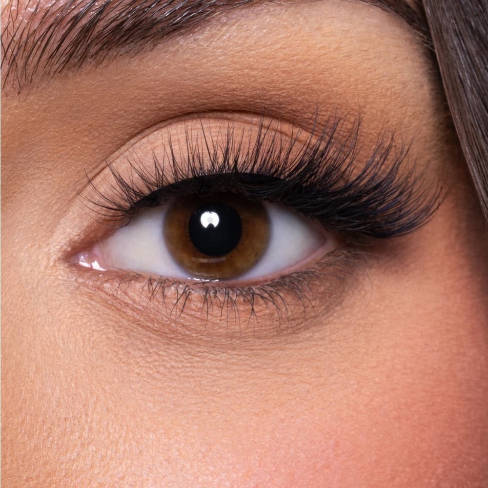 Lilly lashes 
Megan
3D FAUX MINK
Wispy & Light Volume + Long Length
25 w… - Picture 5 of 5